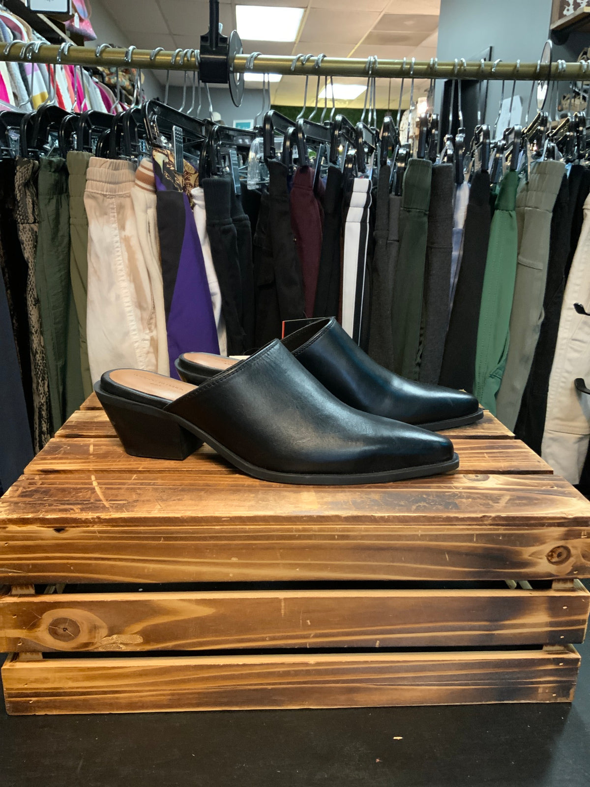 NWT Banana Republic sz 8.5