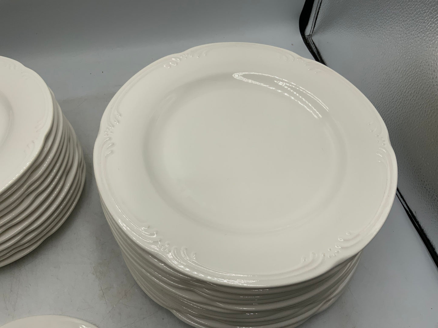 White Dish 24 pc Dish Set