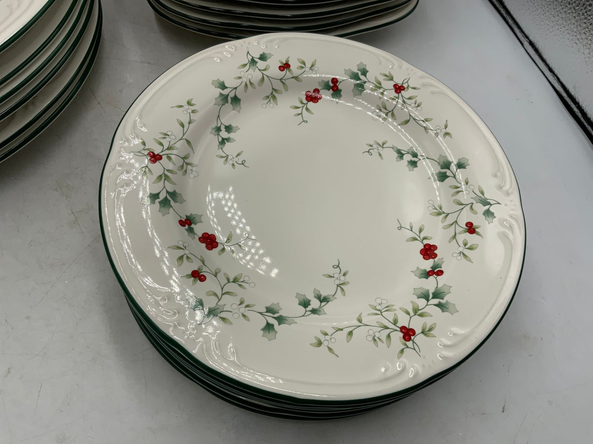 Pflatzgraff Winterberry 24 pc Dish Set