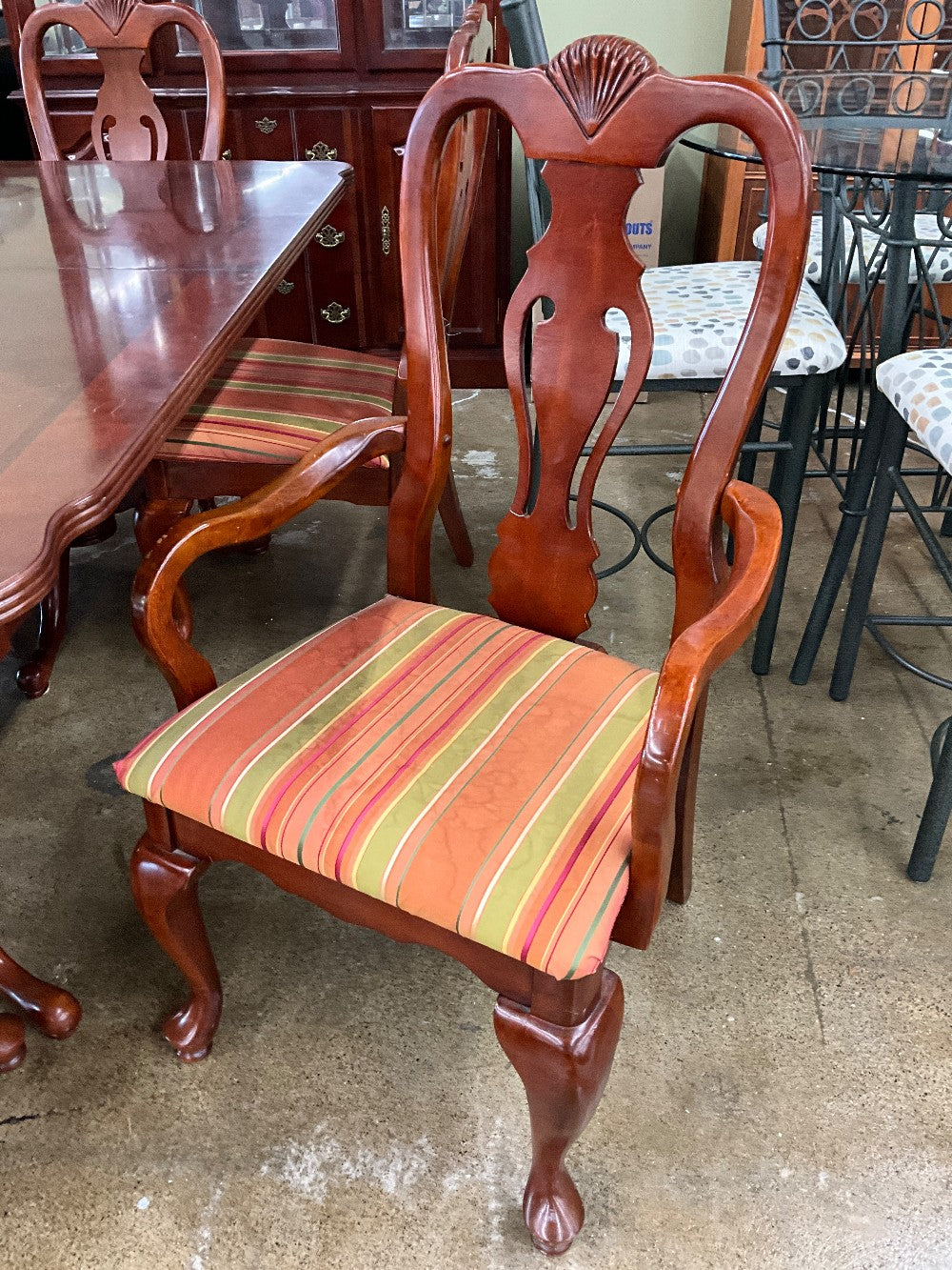 Furniture Fair Table w/ 6 Chairs & Pads &  Leafs