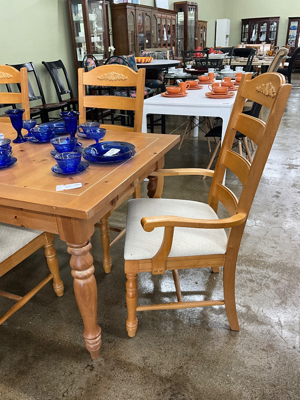 Broyhill Fontana Table w/ 6 Chairs