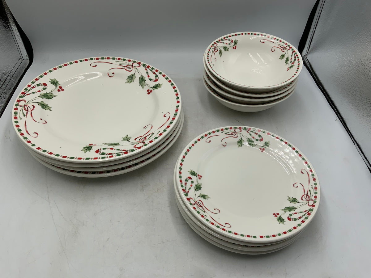 Gibson 12 pc Christmas Dish Set