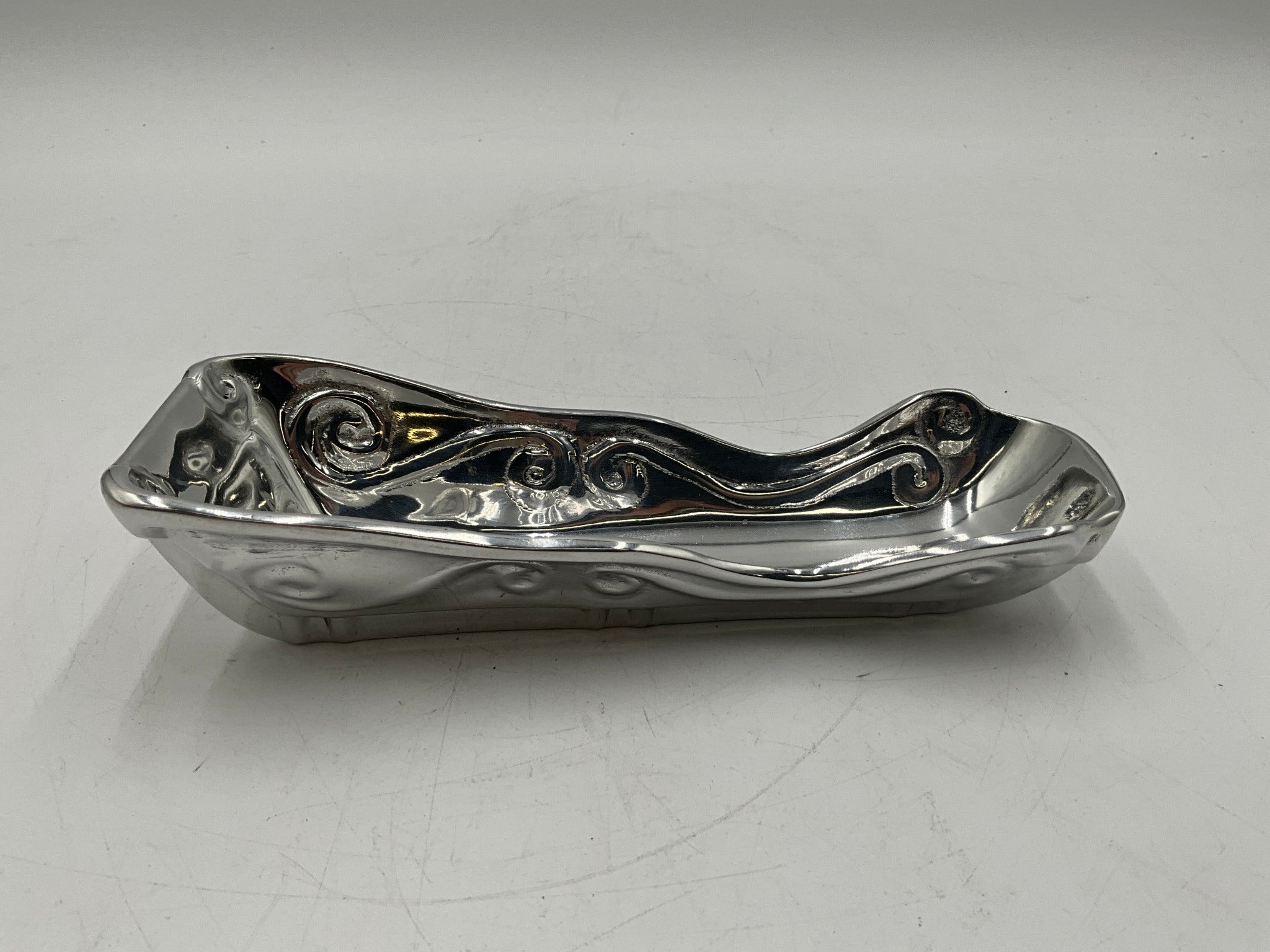 Beatriz Ball Sleigh Cracker Tray