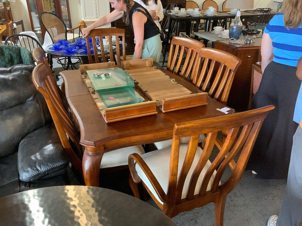 Wood Dining Room Table w/ 6 Chairs & 2 Leaves