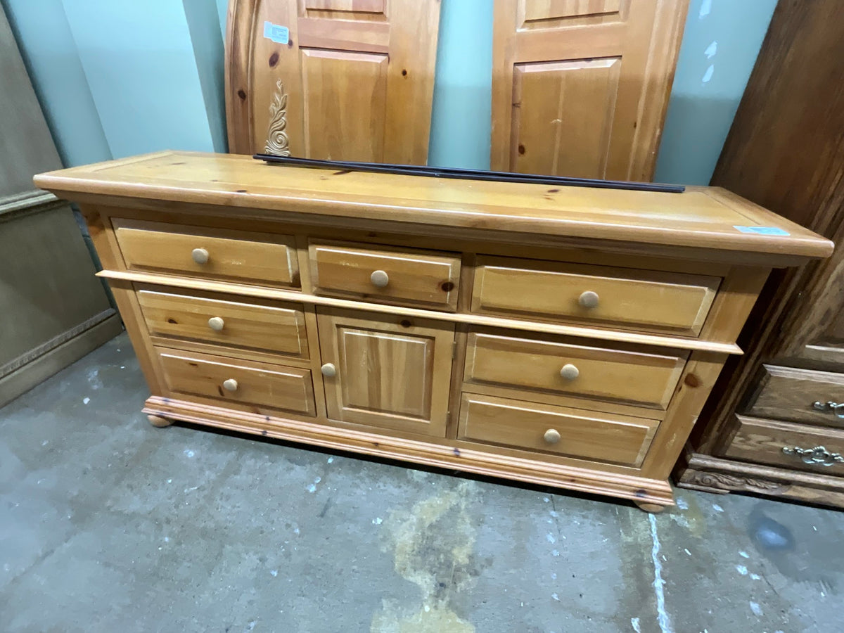 Broyhill Fontana Dresser w/Mirror