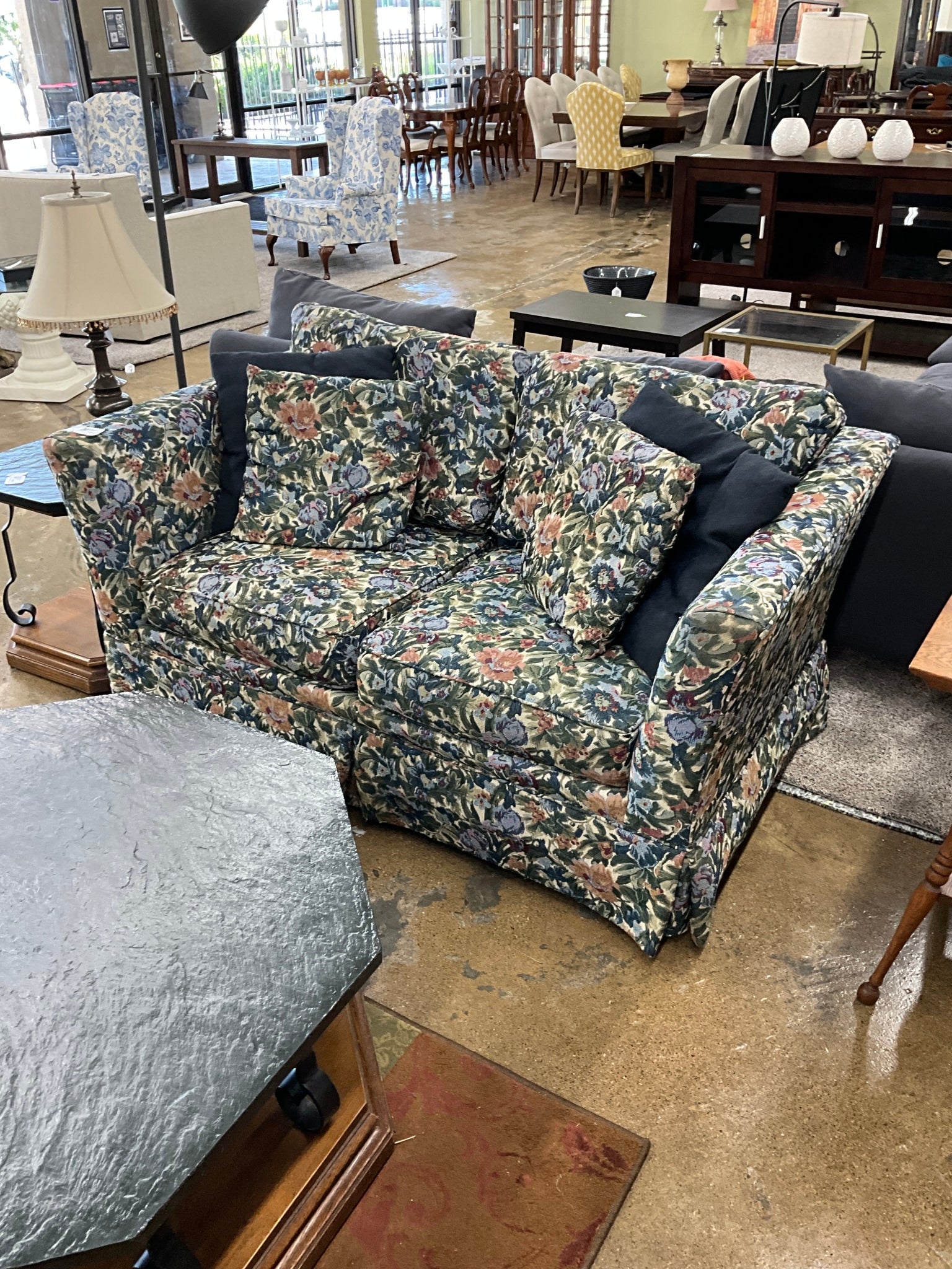 Rowe Floral Loveseat