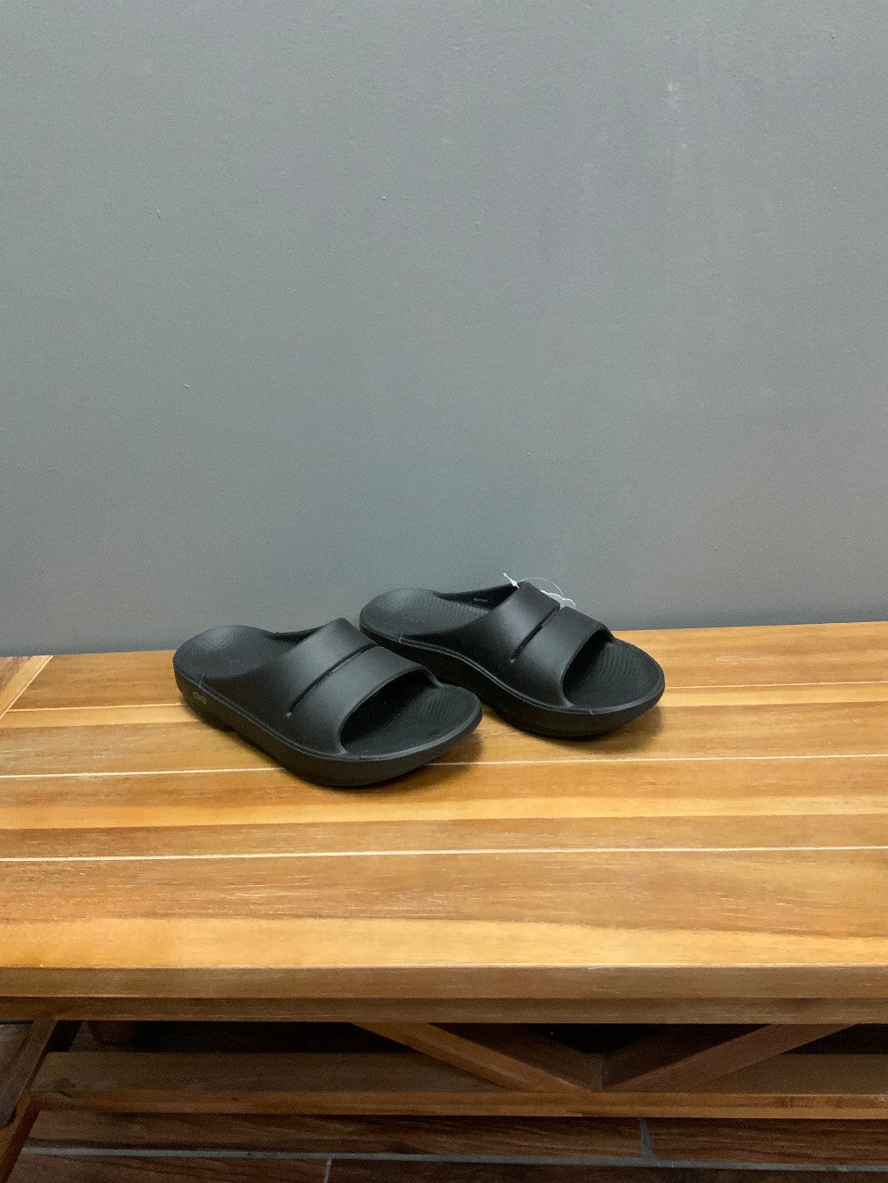 Oofos Slides Sz.
