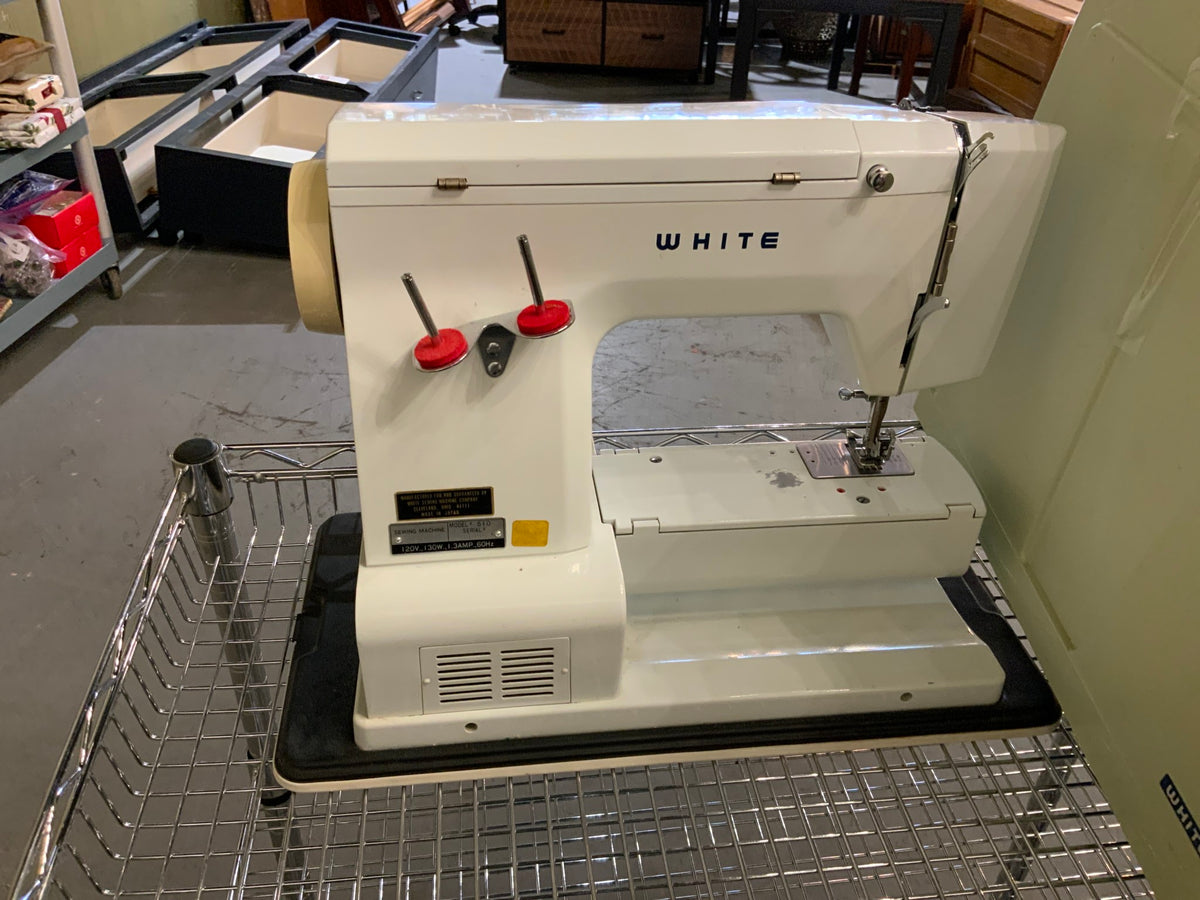 White Co Sewing Machine Plus Extras