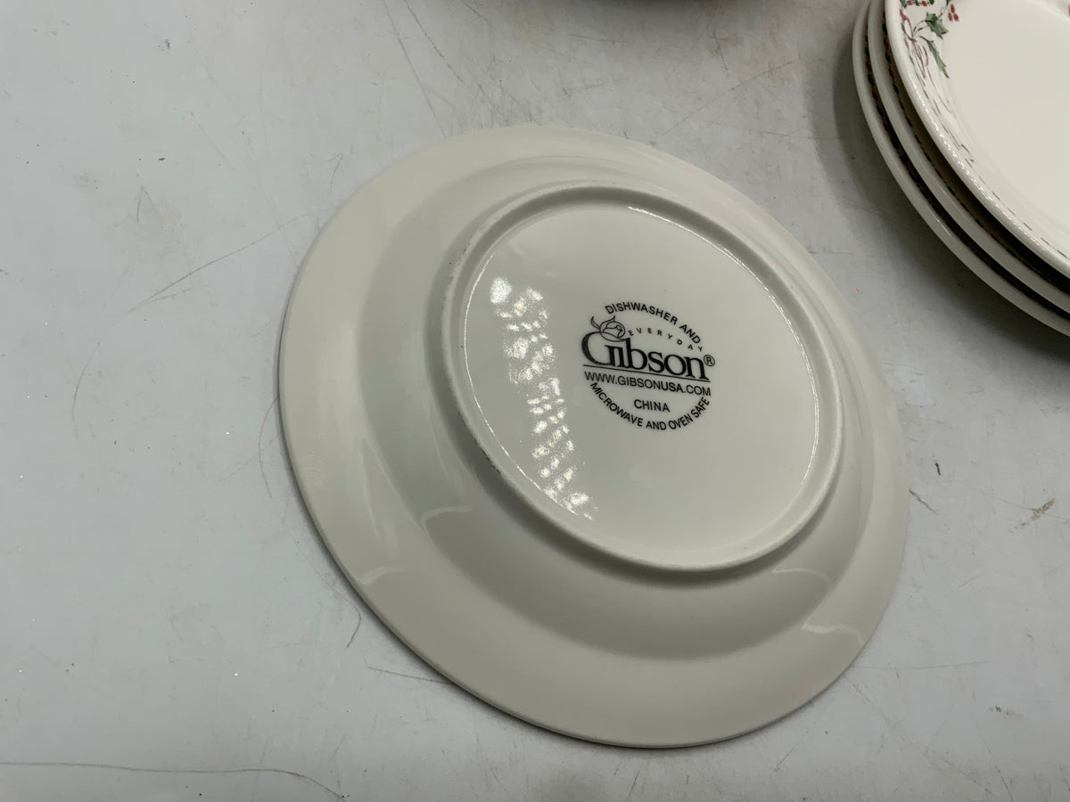 Gibson 12 pc Christmas Dish Set