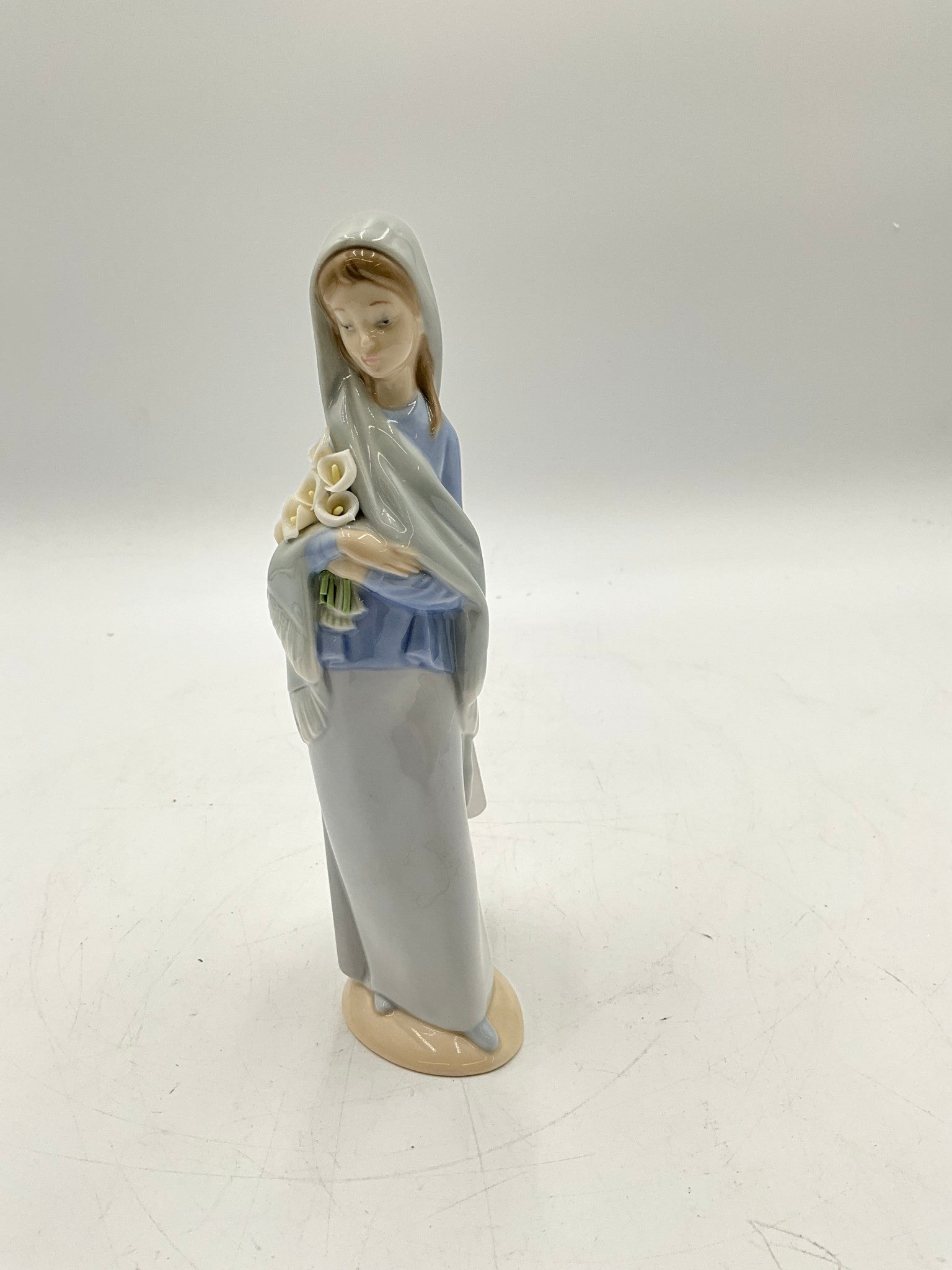 Lladro Girl With Calla Lillies