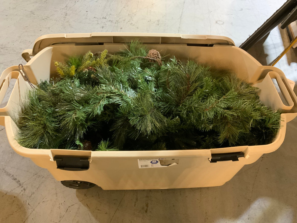 Light Up Garland in Large Tote