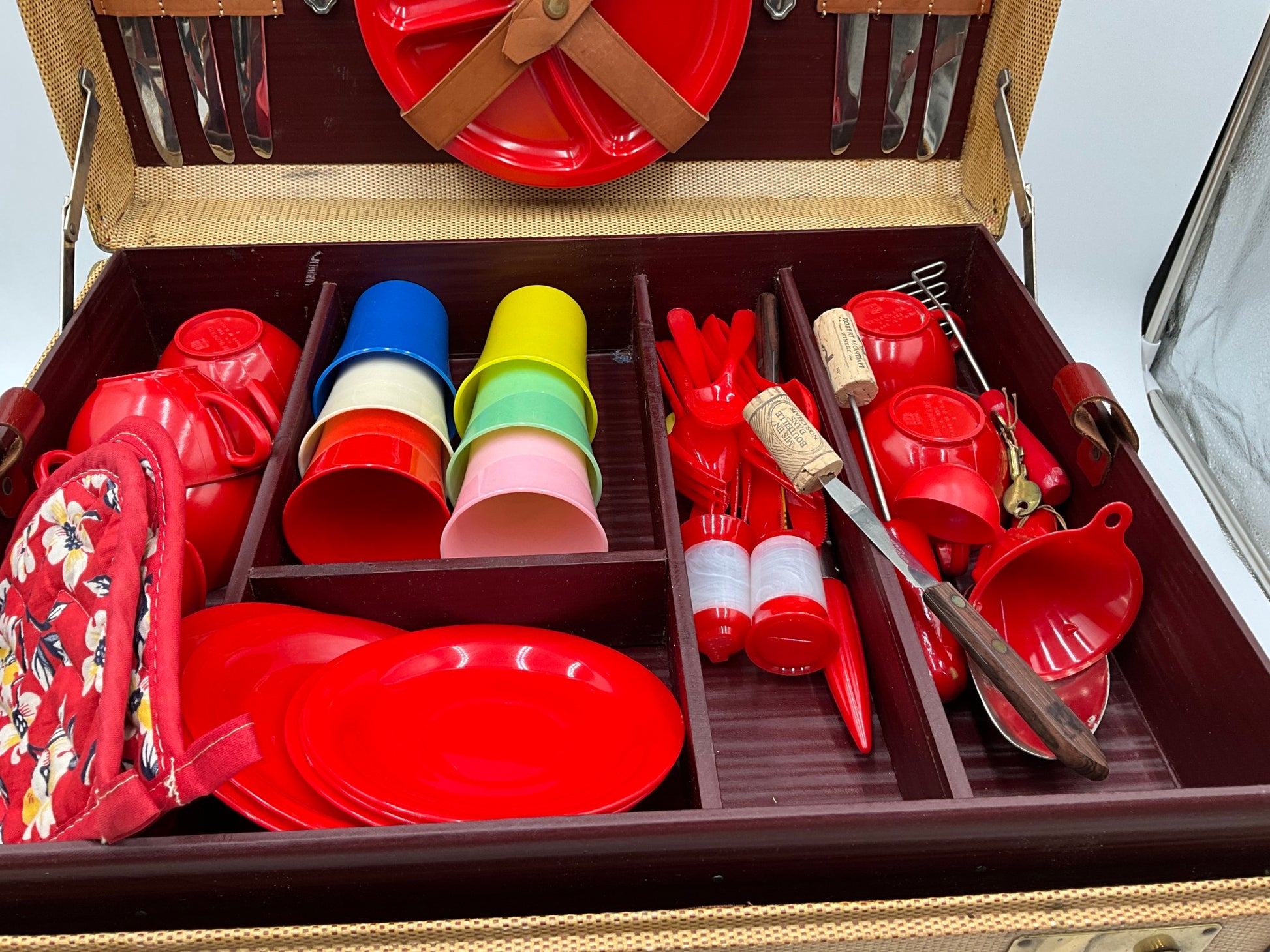 Vintage Gold Bond Picnic Set
