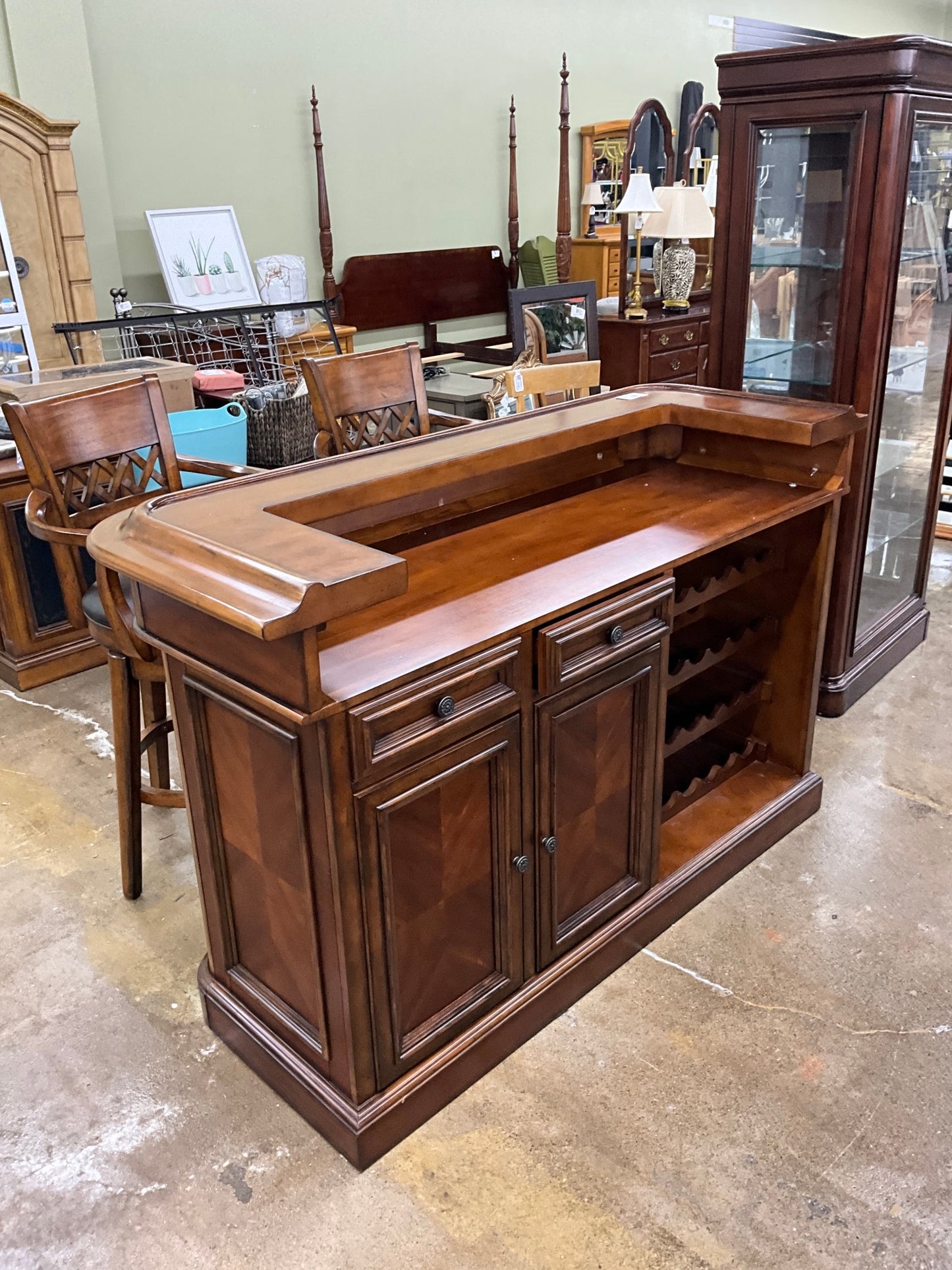 XL Bar w 2 Barstools