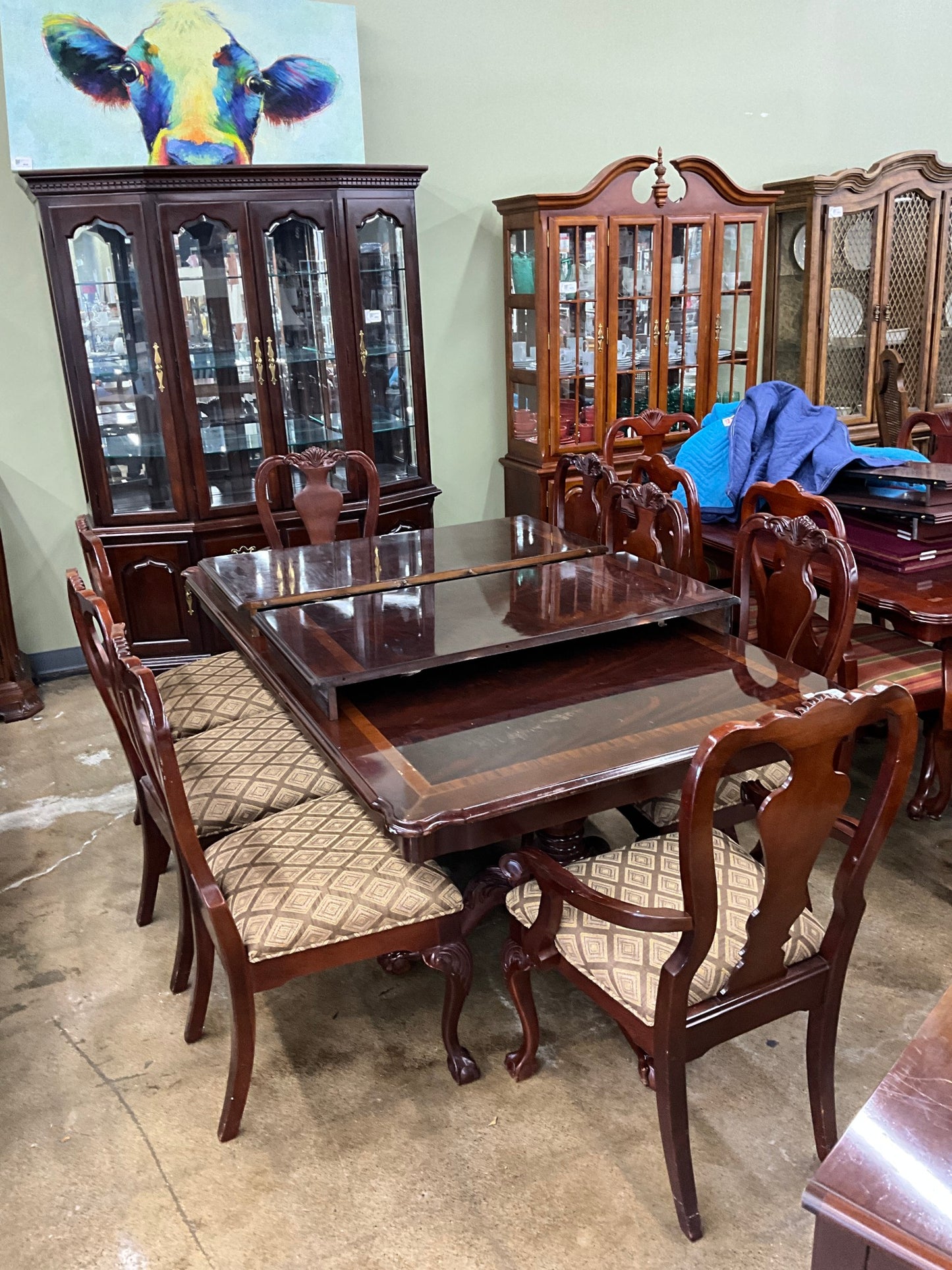 Thomasville Table w/ 8 Chairs & 2 Leaves