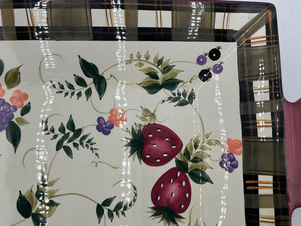 Oneida Strawberry Plaid Tray