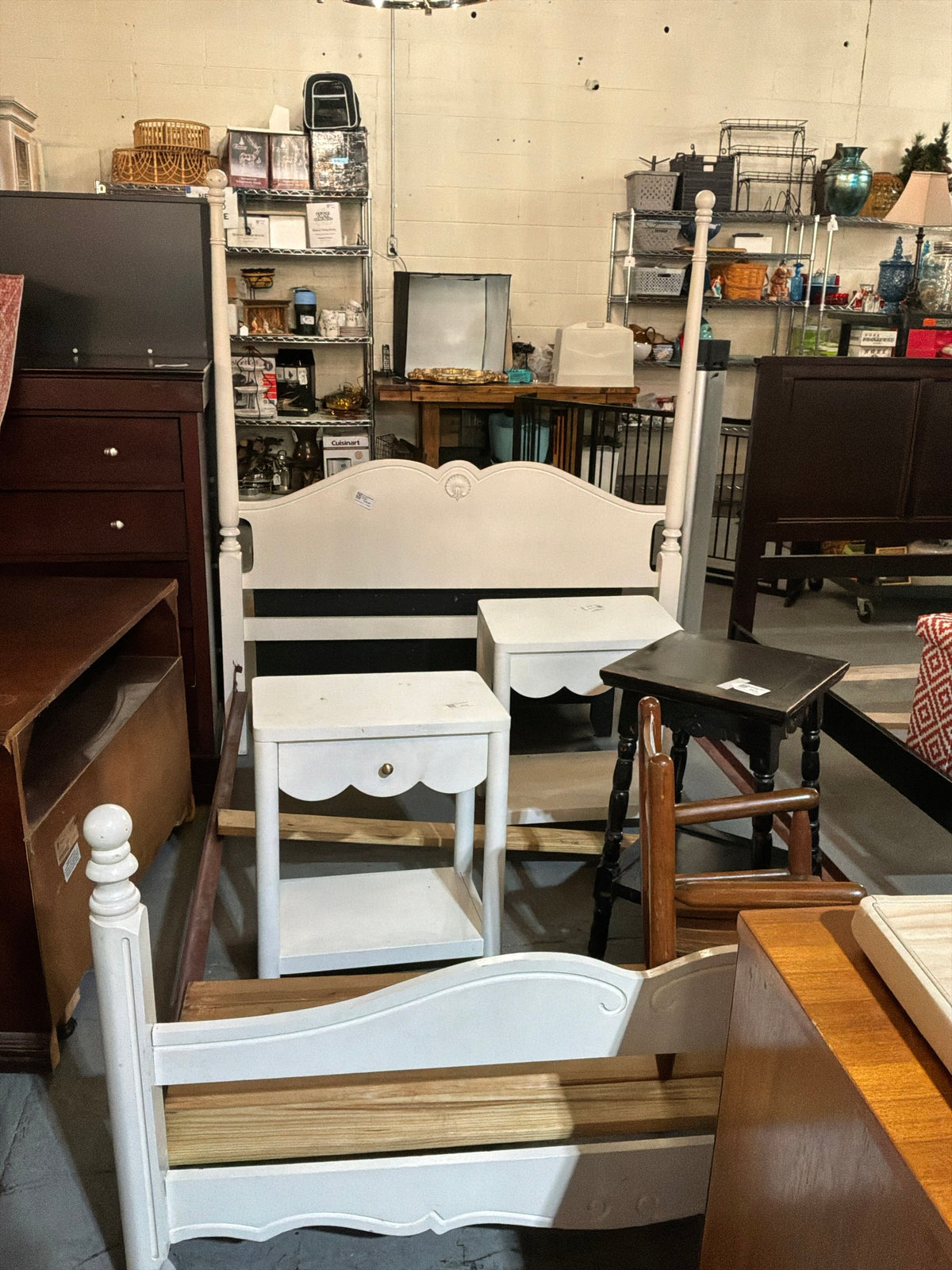 Full Sz White Bed Frame W / Spindles