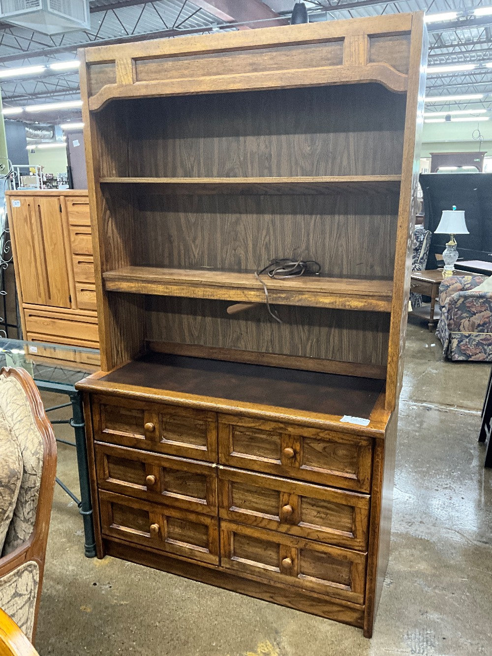 2pc Dresser w/ Hutch