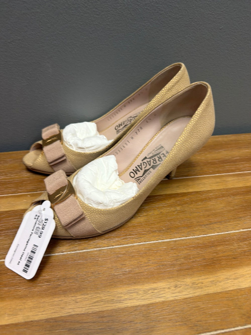 Salvatore Ferragamo Heel sz 6.5