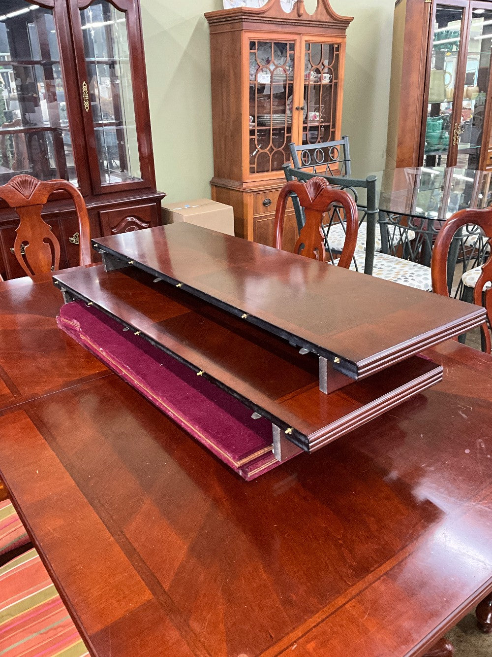 Furniture Fair Table w/ 6 Chairs & Pads &  Leafs