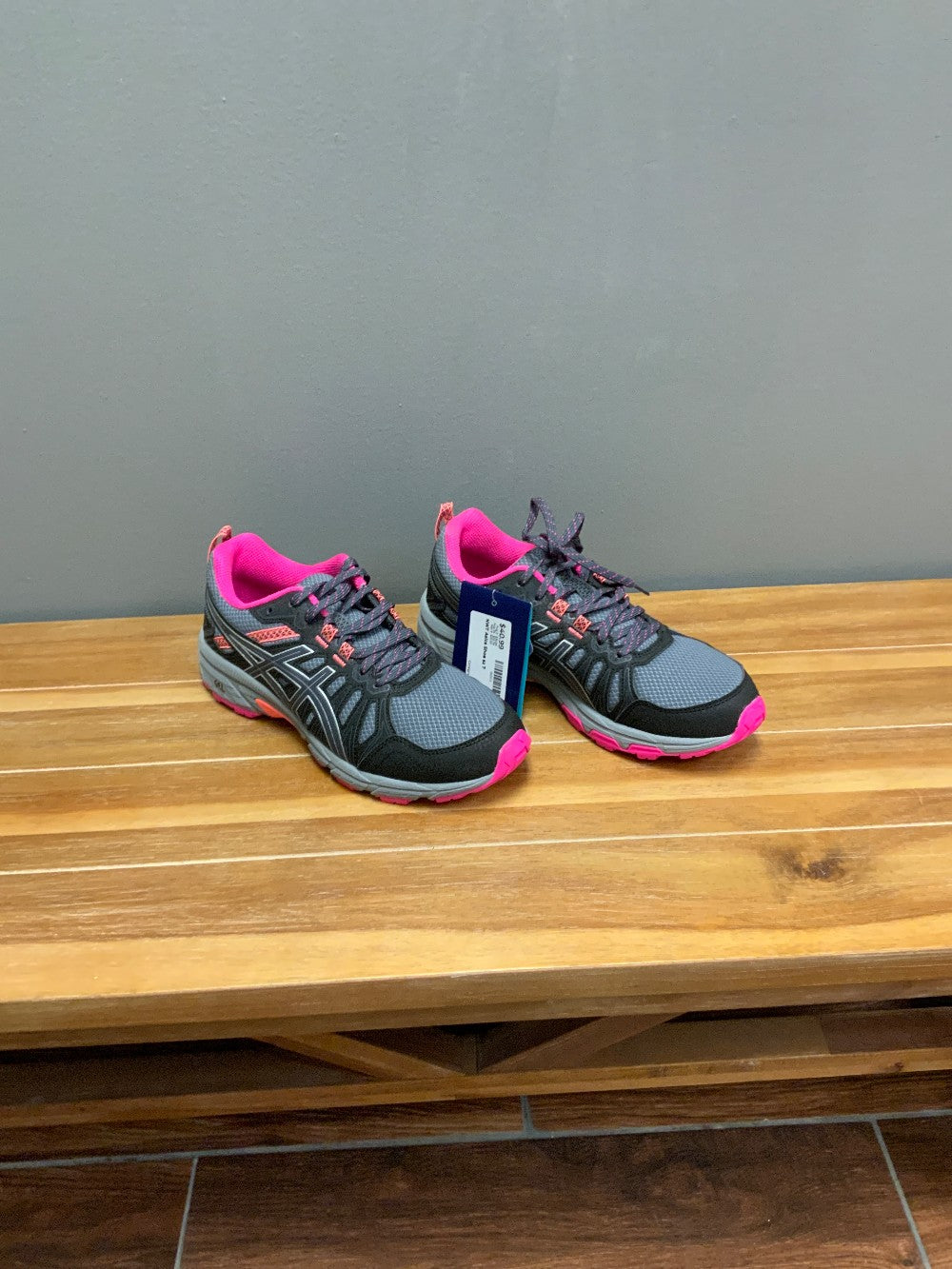 NWT Asics Shoe sz 7