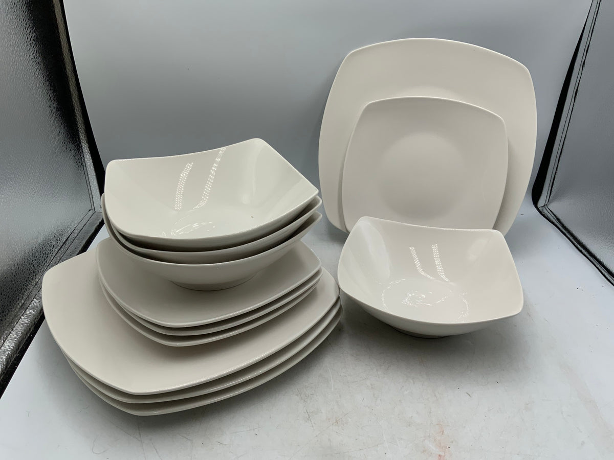 Gibson 16 Piece Place Setting