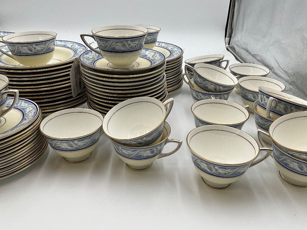 Royal Doulton Tewkesbury 14 Place Setting w/ Extras