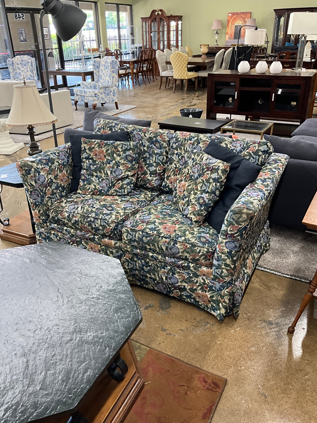 Rowe Floral Loveseat