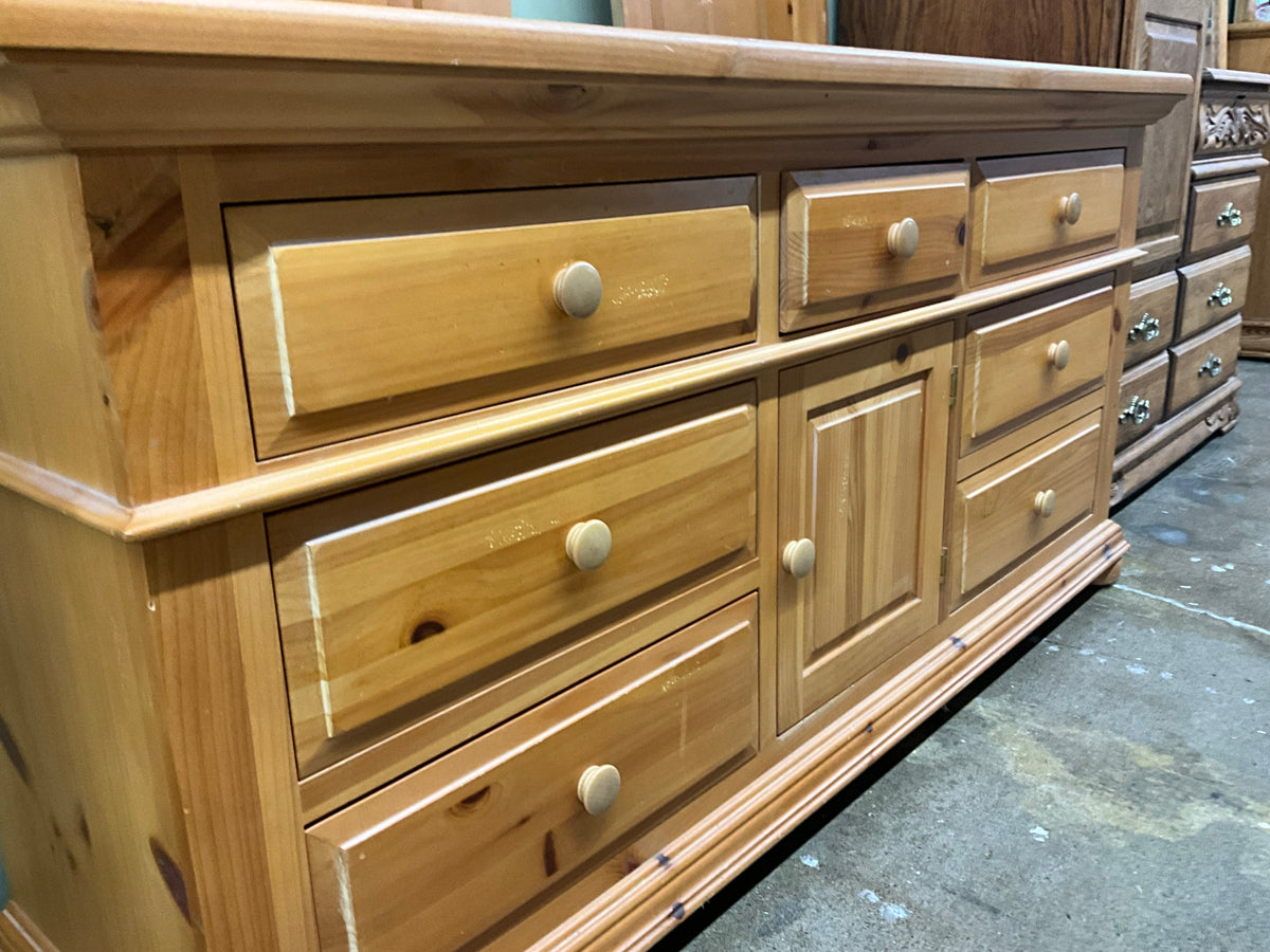 Broyhill Fontana Dresser w/Mirror