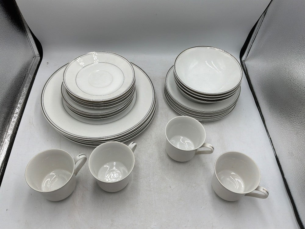 Simplicity Dinner Set 24 Pc Set