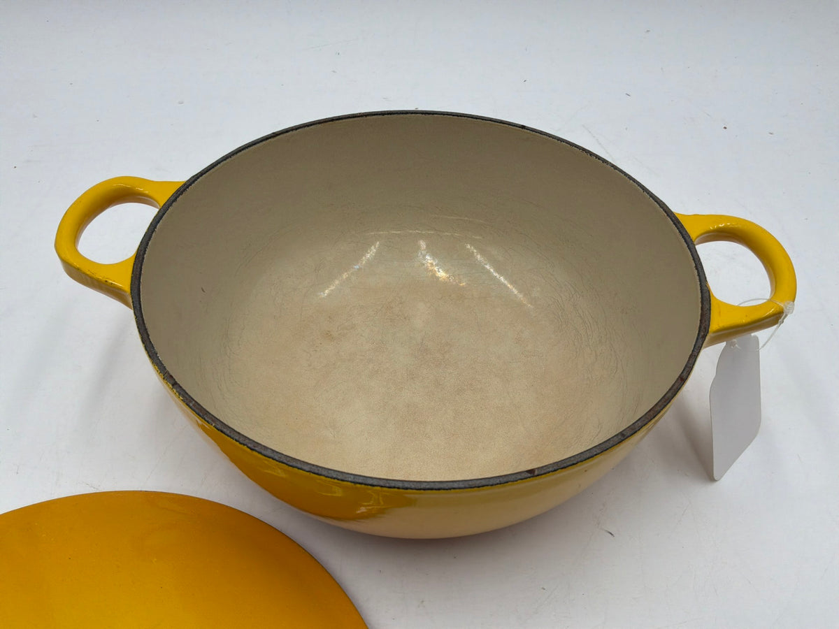 LeCreuset Yellow Round Pot w Lid
