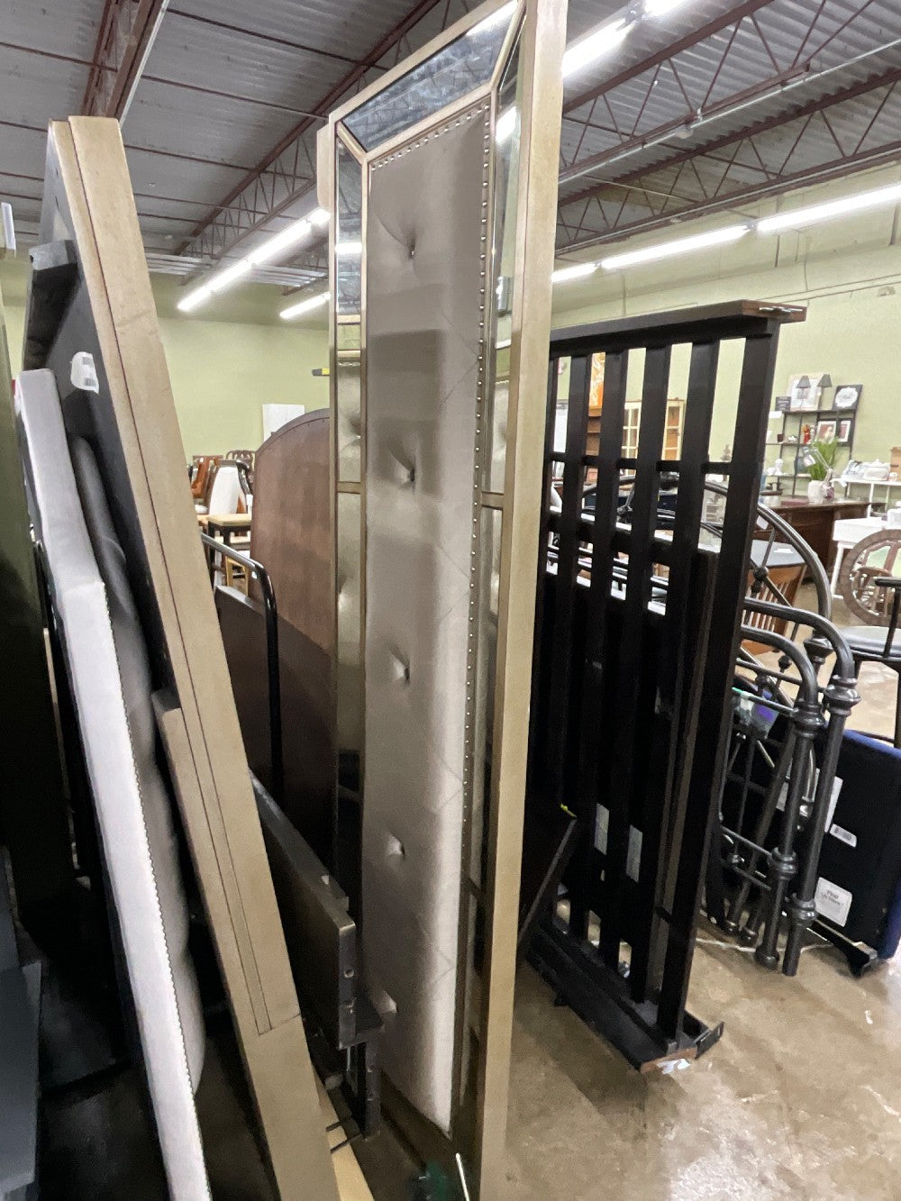 Pulaski King Size Bed