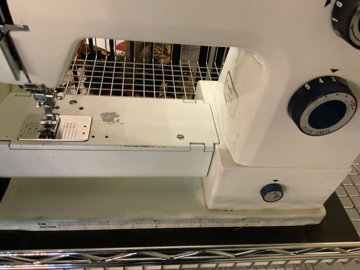 White Co Sewing Machine Plus Extras