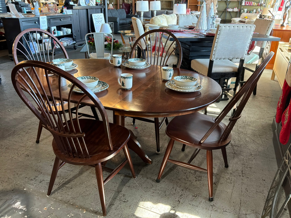 Dark Wood Dining Room Table w/4 Chairs & Leaf