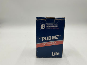 Pudge Rodriguez Statue
