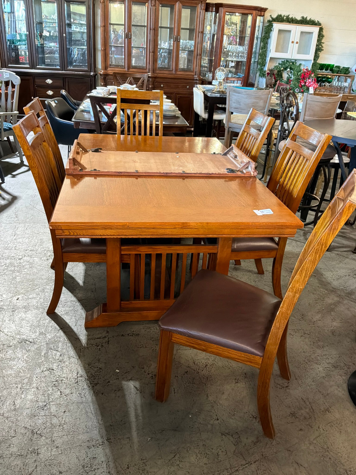 Table W/ 6 Chairs