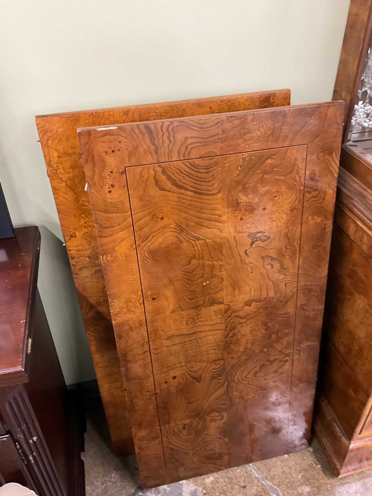 Henredon Table w/ 6 Chairs & 2 Leaves
