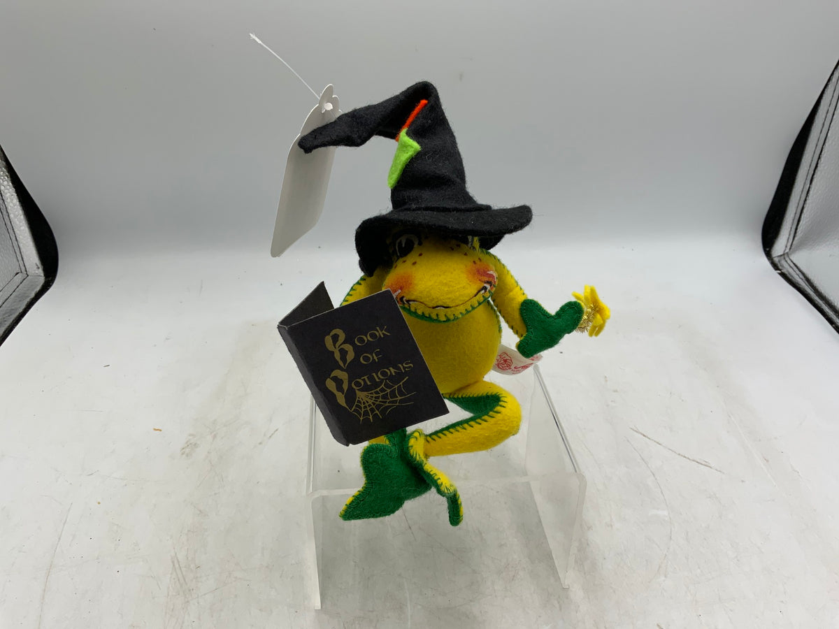 Annalee Miss Spelled Witch Frog