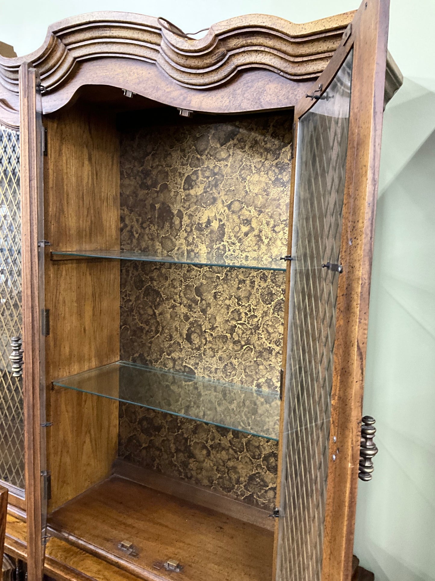 2-Pc Hutch