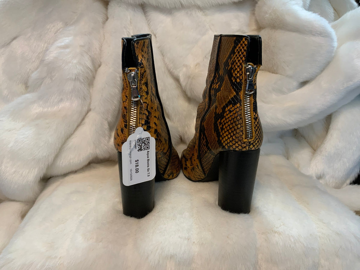 Aqua Boots Sz 7.5