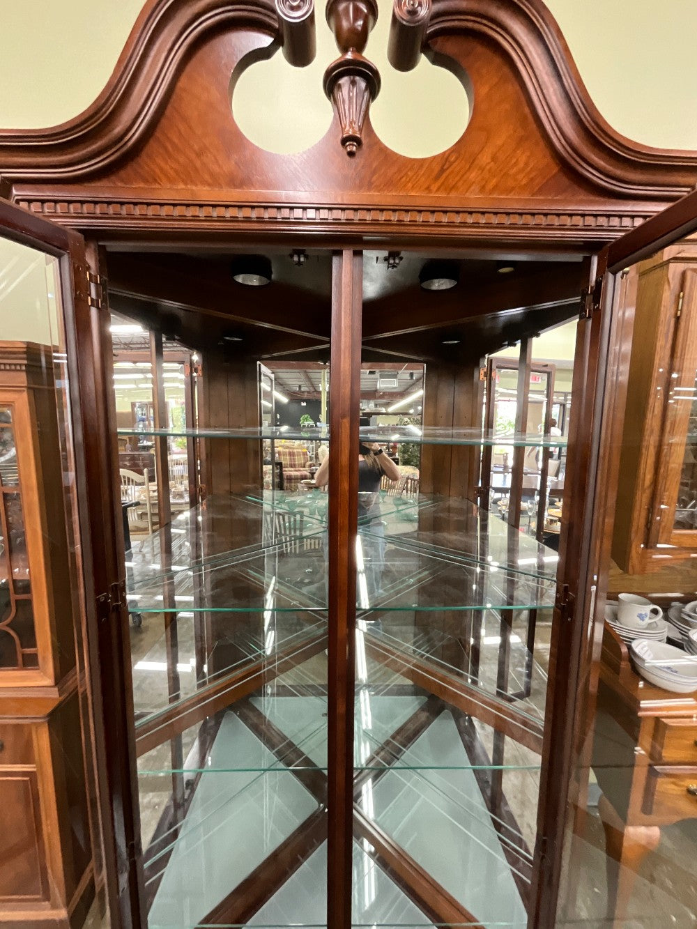 Corner Hutch w/Lights