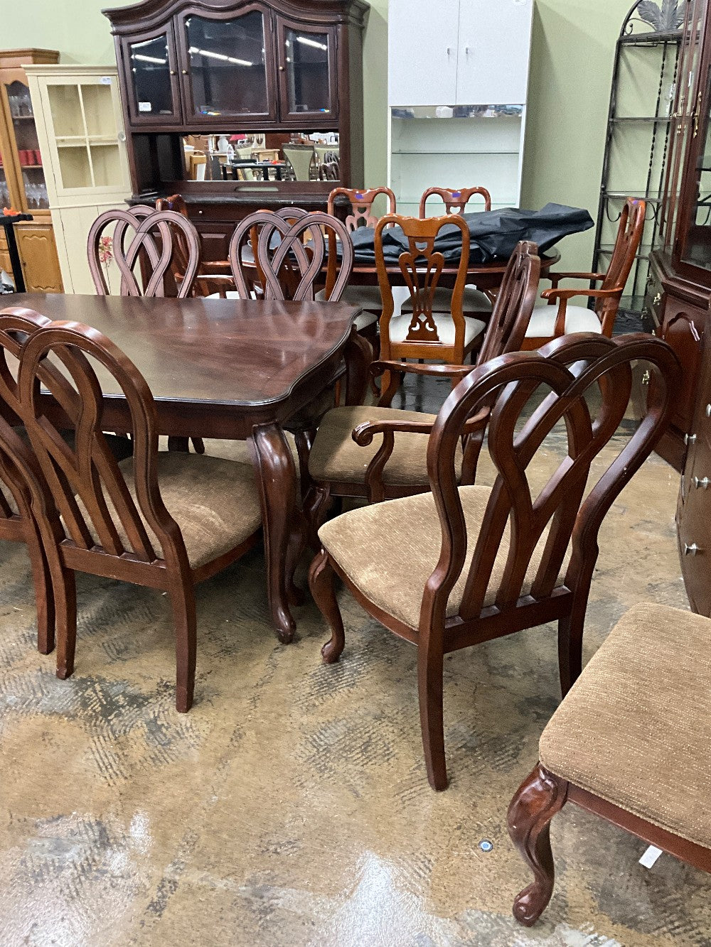 Furniture Fair Table w/ 8 Chairs & 2 Leaves
