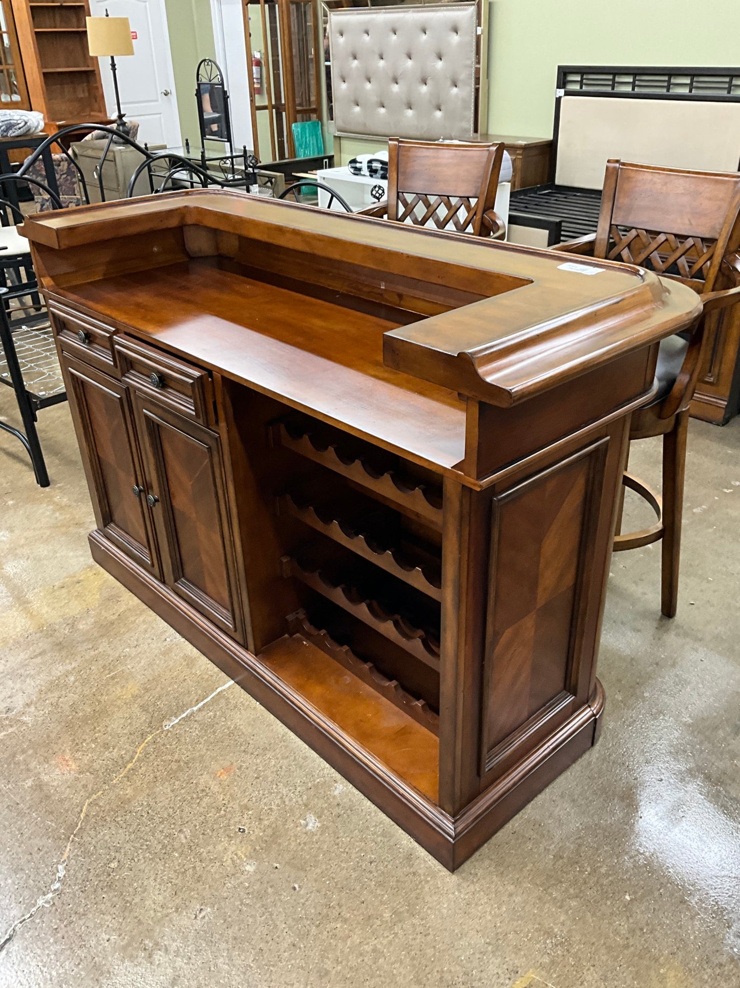 XL Bar w 2 Barstools