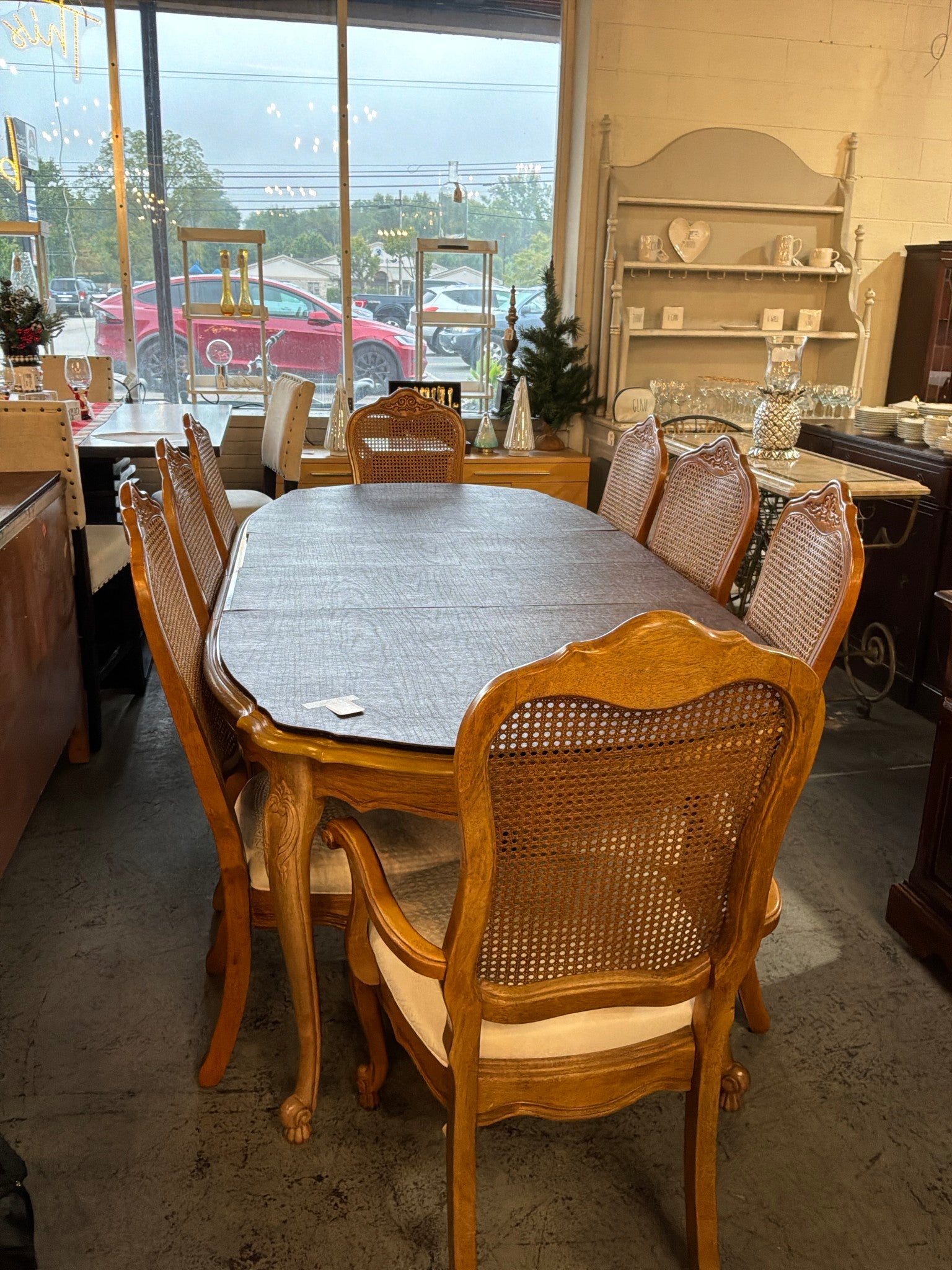 Table W/ 8 Chairs