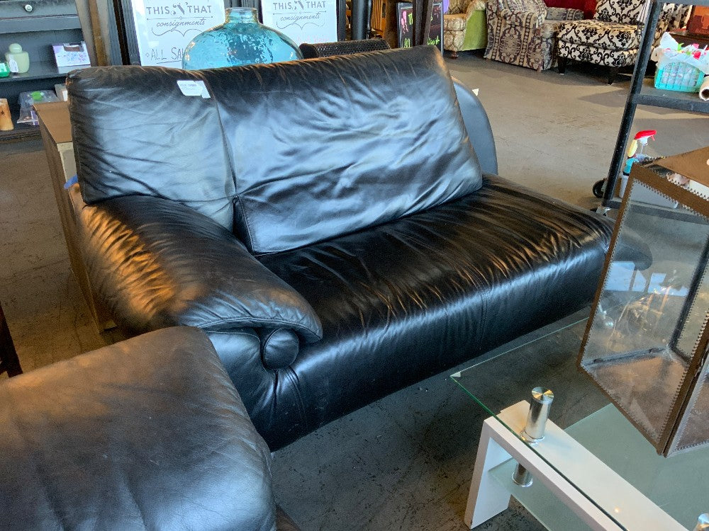 Nicoletti Black Leather Chaise Lounge Sofa