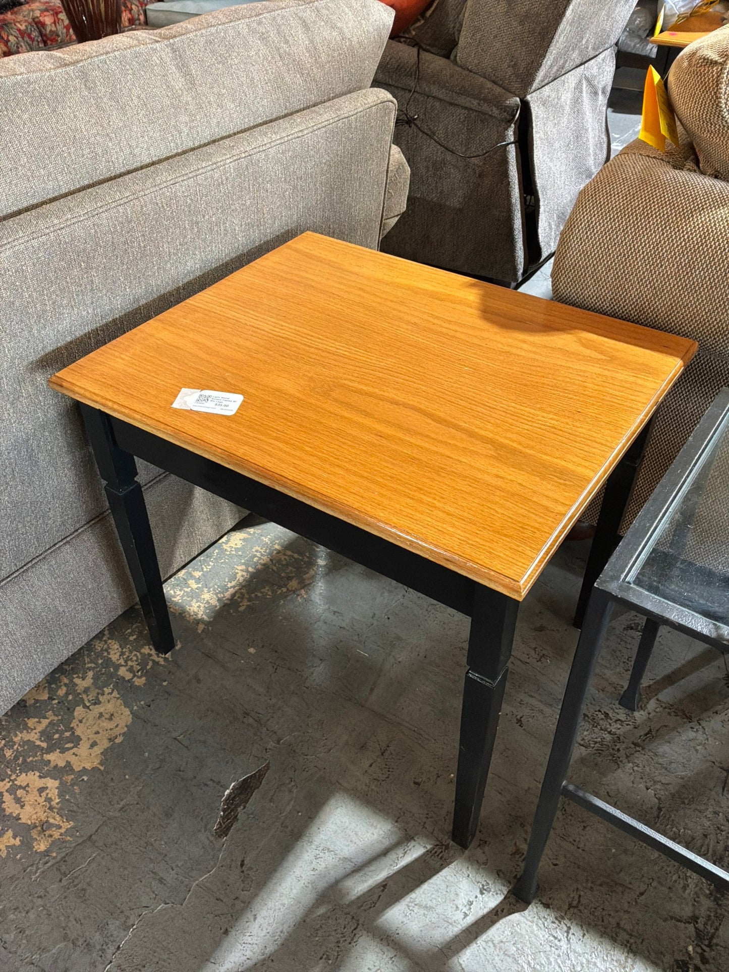 Light Wood Accent Table W/ Blk Legs