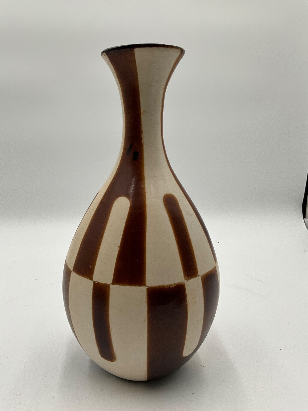 Vintage 2005 Chulucanas Perivian Bud Pottery Vase