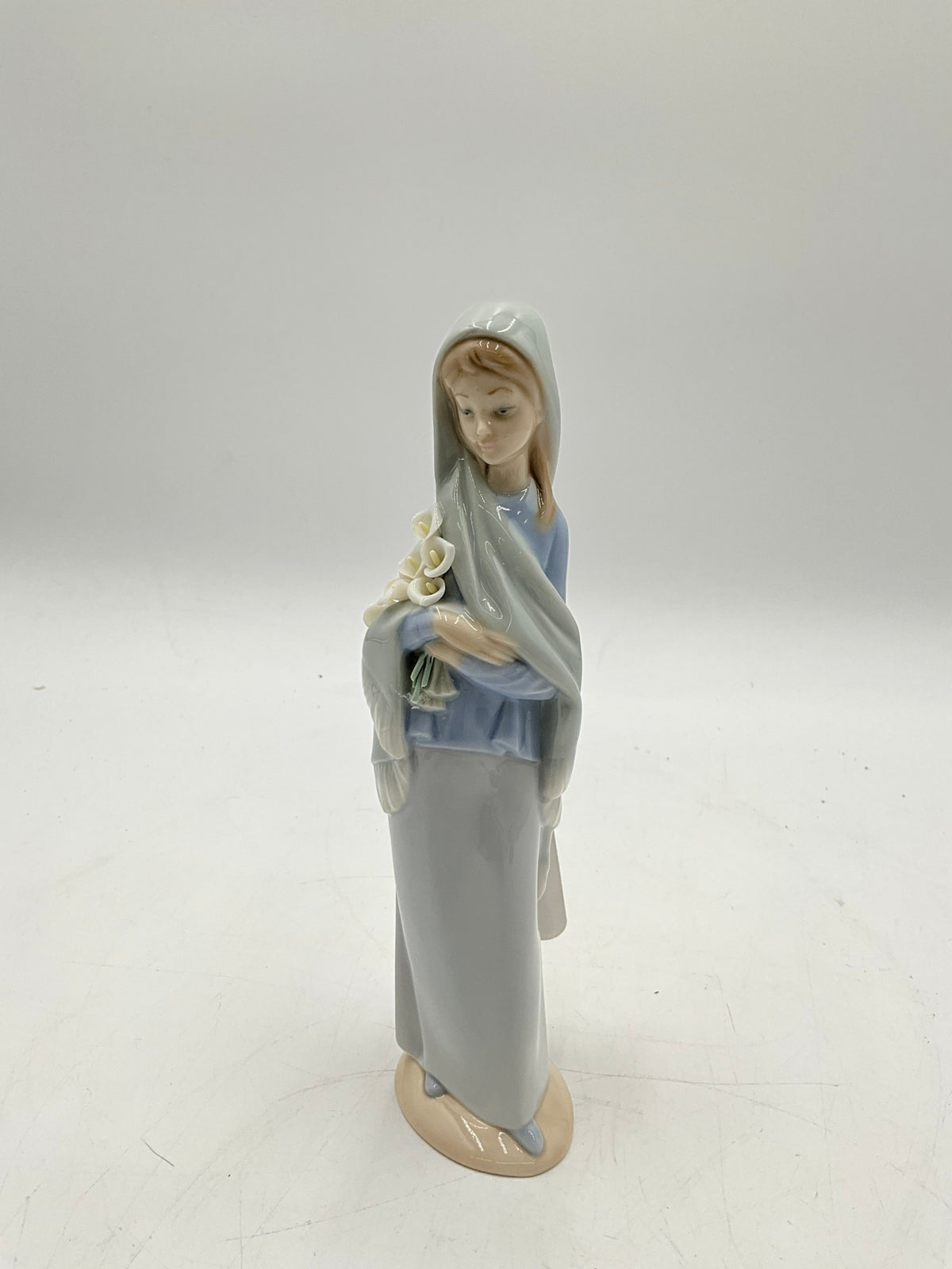 Lladro Lady w/ Calla Lilys