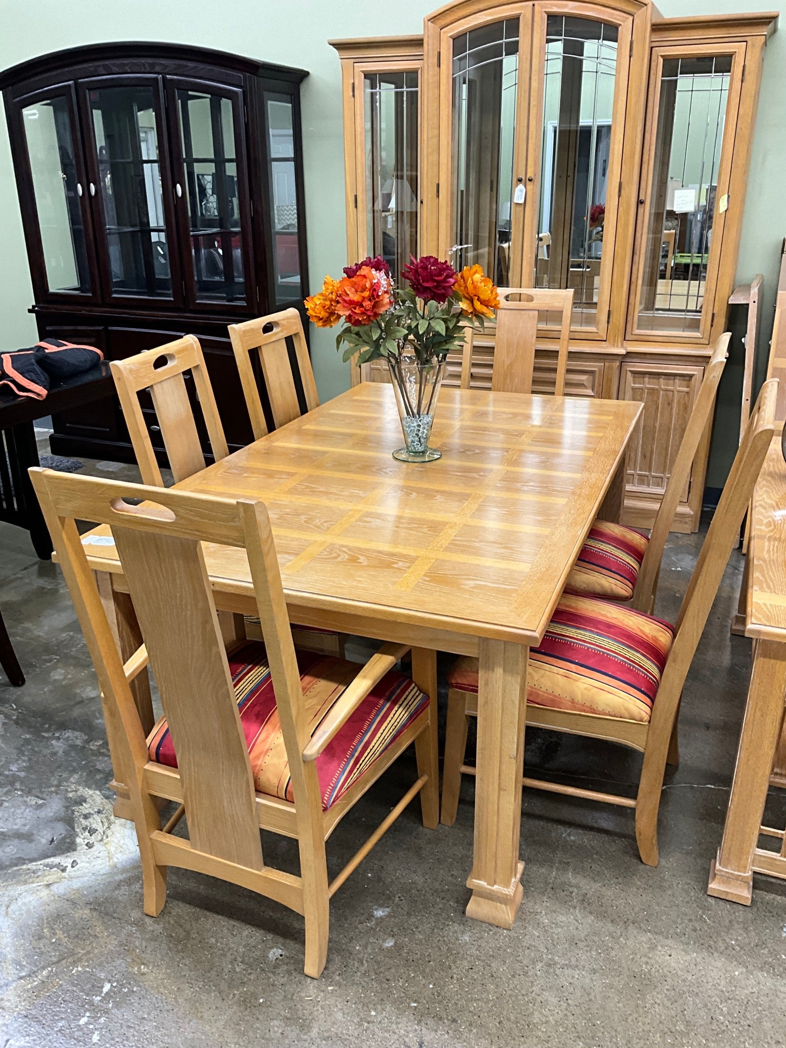 Light wood Mission Style Table w 6 Chairs