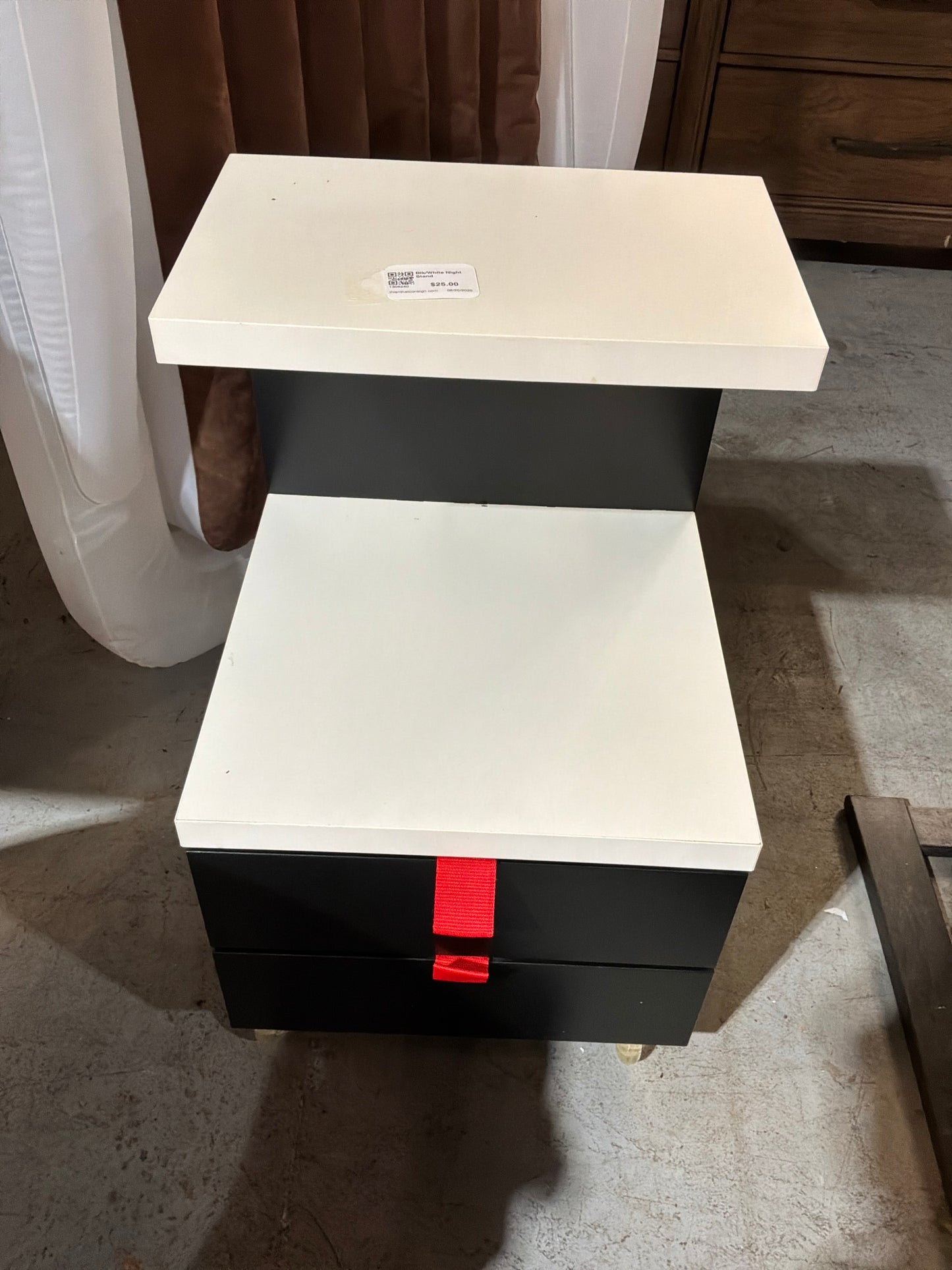 Blk/White Night Stand