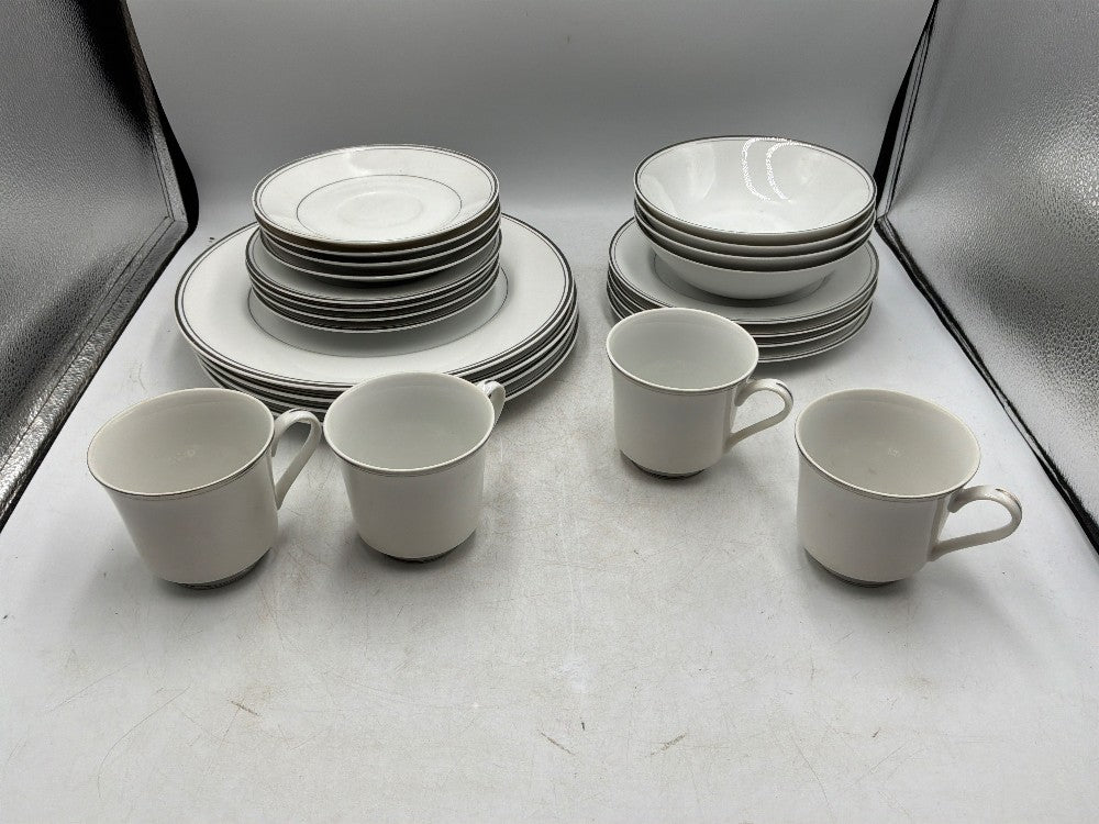 Simplicity Dinner Set 24 Pc Set